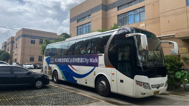 長三角智造雙城匯走進依斯倍，共探工業(yè)環(huán)保與 AI 融合新路徑