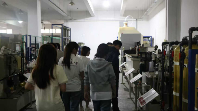 華東交通大學(xué)一行參訪依斯倍工業(yè)廢水處理中試平臺(tái)，校企攜手智啟創(chuàng)新新征程 (2)