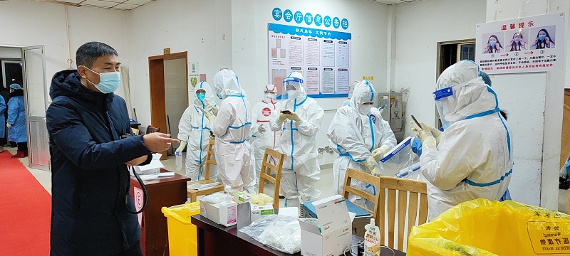 依斯倍員工作為志愿者積極參與社區(qū)街道戰(zhàn)“疫”隊(duì)伍