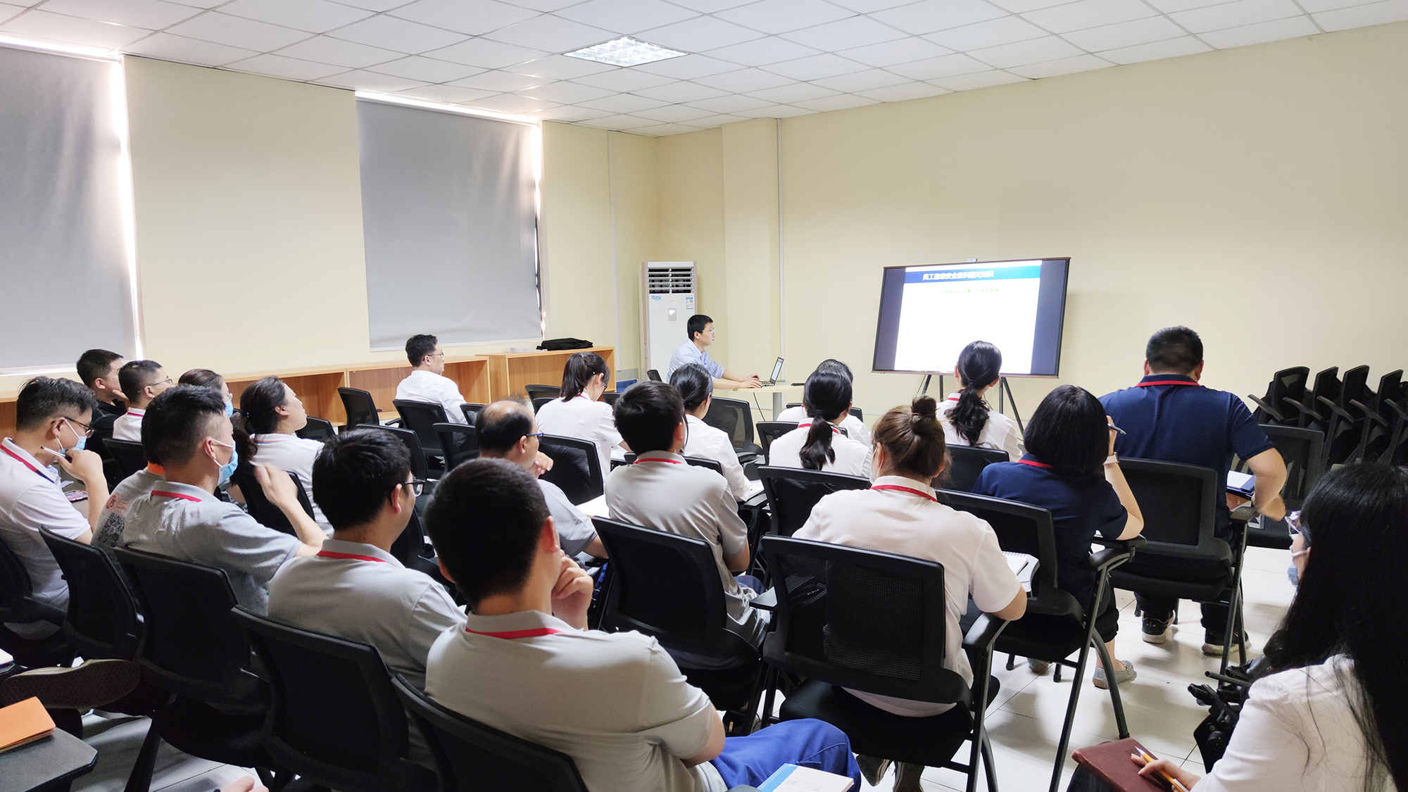 關愛員工平安出行，依斯倍開展員工上下班安全培訓