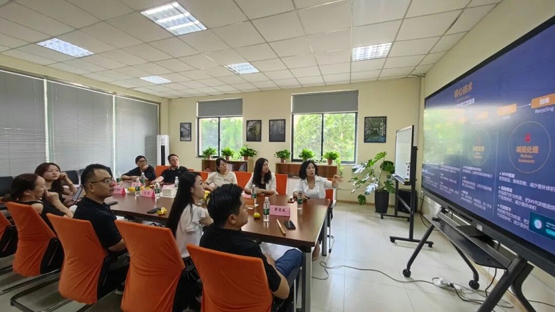 蘇州新一代企業(yè)家商會走進(jìn)依斯倍 (2)