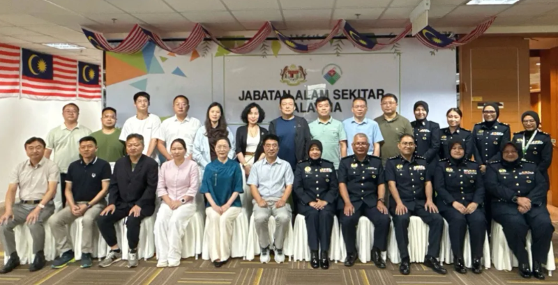 依斯倍走進(jìn)馬來(lái)西亞環(huán)境部 (1) 依斯倍走進(jìn)馬來(lái)西亞環(huán)境部 (1)